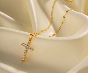 CHRISTA - collier croix en or 18K