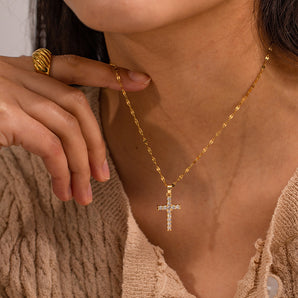 CHRISTA - collier croix en or 18K